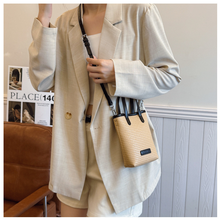 Summer straw woven beach bag 2025 New style seaside vacation handbag, simple and versatile bucket bag, woven crossbody bag undefined