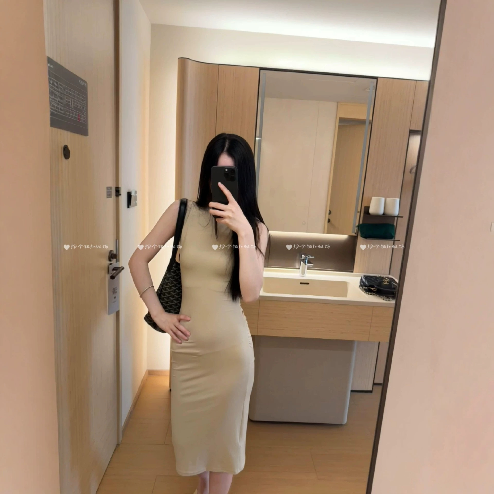 一字领无袖修身弹力抽褶包臀连衣裙～