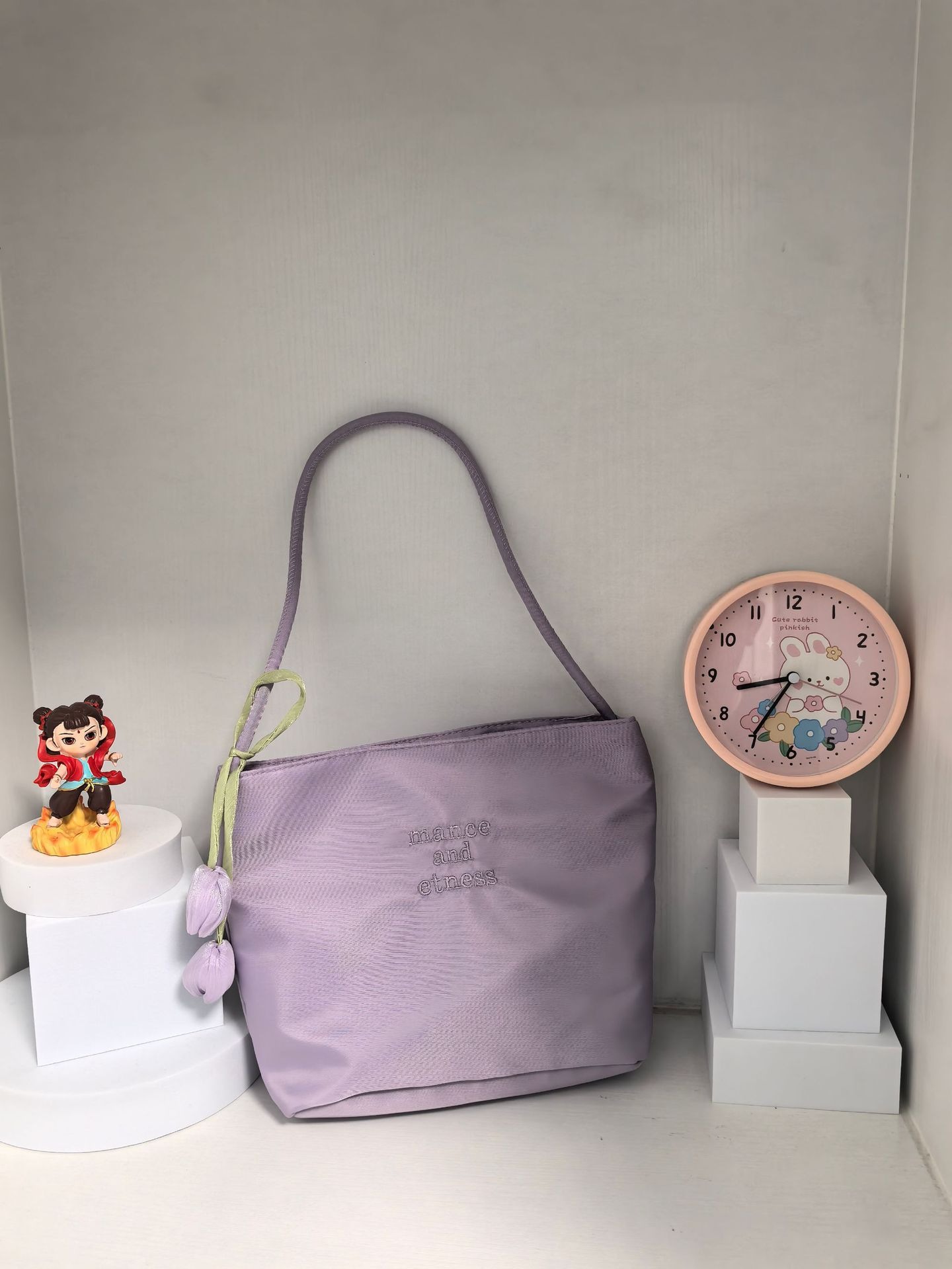 Handheld purple pendant