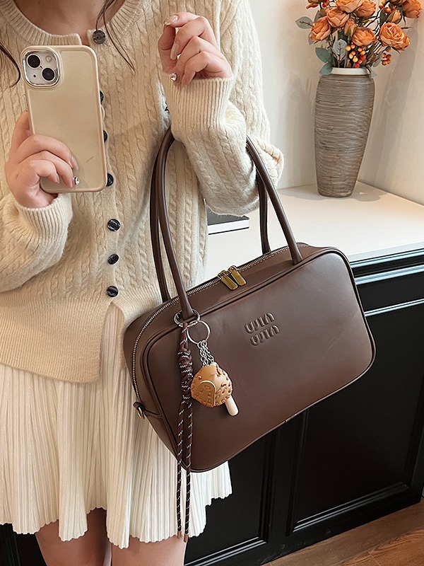 2026 nuevo nicho de moda bolos bolsos de gran capacidad bolsos de transporte de alta calidad sensación de hombro de un solo brazo