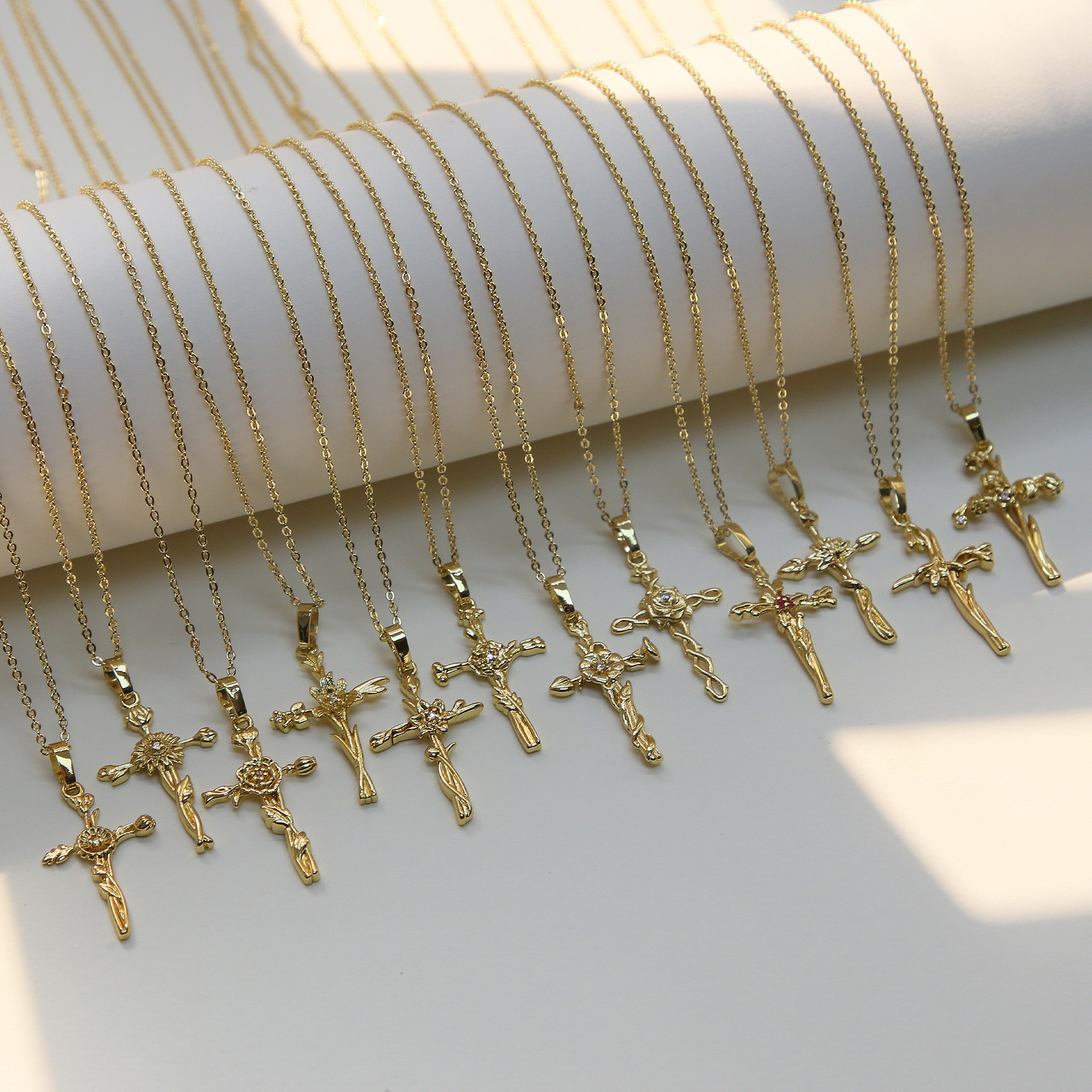 Copper Chain Material cable chain Chain Type 1 Piece Quantity Casual, Daily Occasion Wholesale Jewelry Elegant Classic Style Cross Flower Copper Plating Cable Chain Pendant Necklace