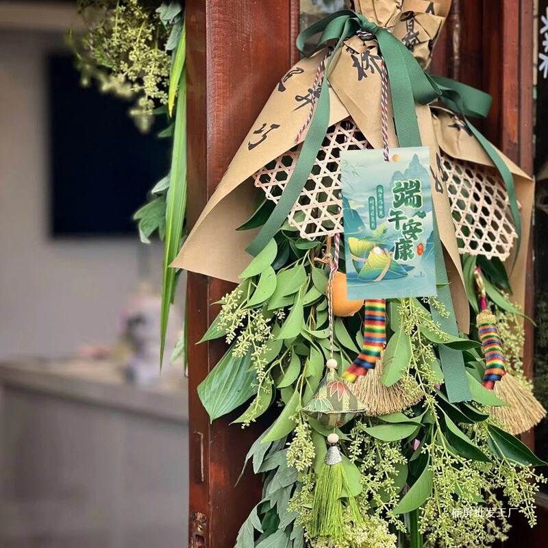 Fresh Mugwort Bouquet for Hanging on Doors and Windows during the Dragon Boat Festival, with Calamus, Ligustrum Fruit, and Mugwort Leaf Sachets, a Whole Bunch of Large Mosquito-Repelling Plants