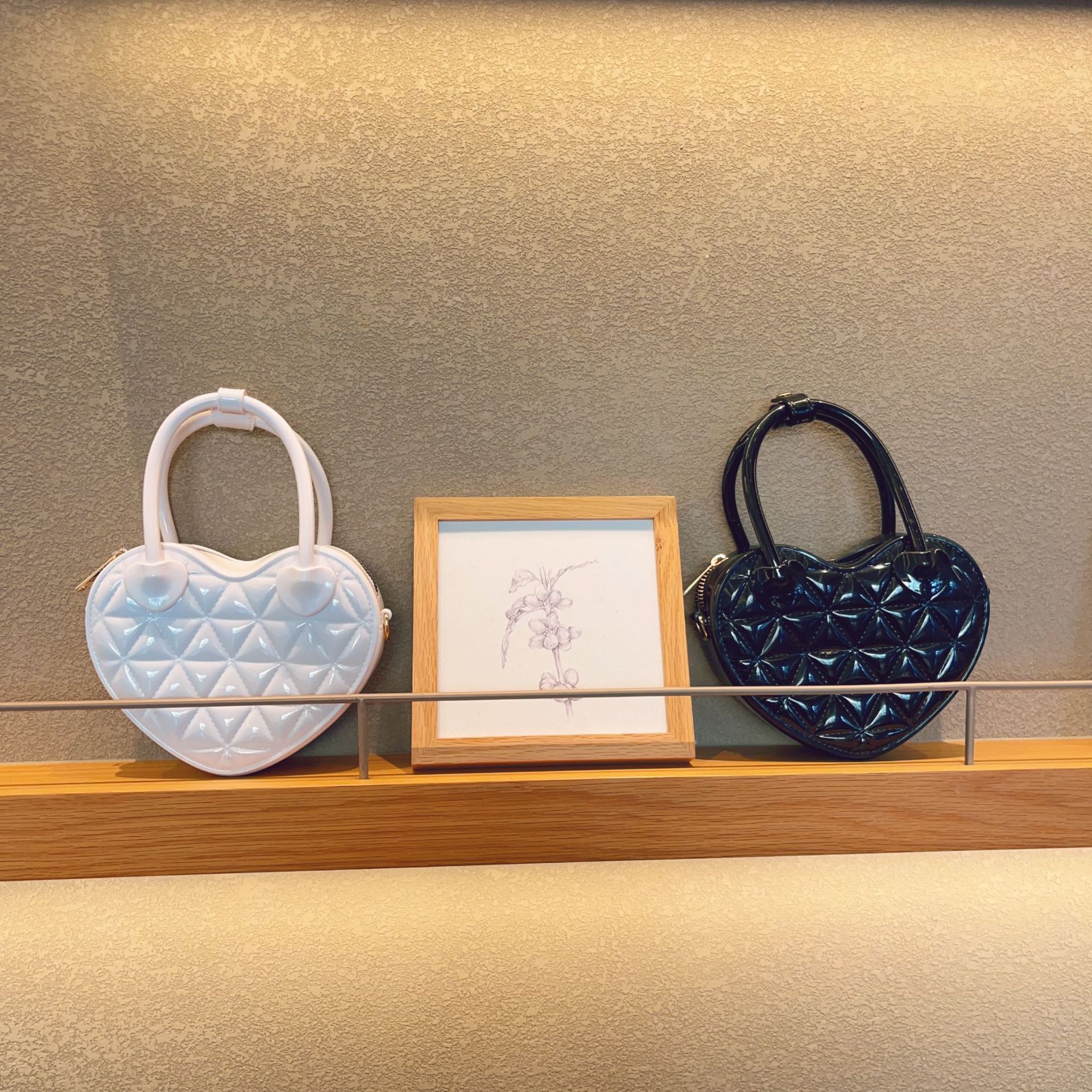 New PVC jelly bag for early spring 2025, heart-shaped hand-held small bag, diamond-shaped single-shoulder crossbody ladies' bag, sweet small bag undefined