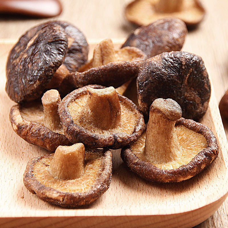 Shiitake Crisps, a Popular Instant Snack, Dried Roasted Shiitake Crispy Vegetable Mushroom Fruit and Vegetable Crisps, Non-Fried Pepper