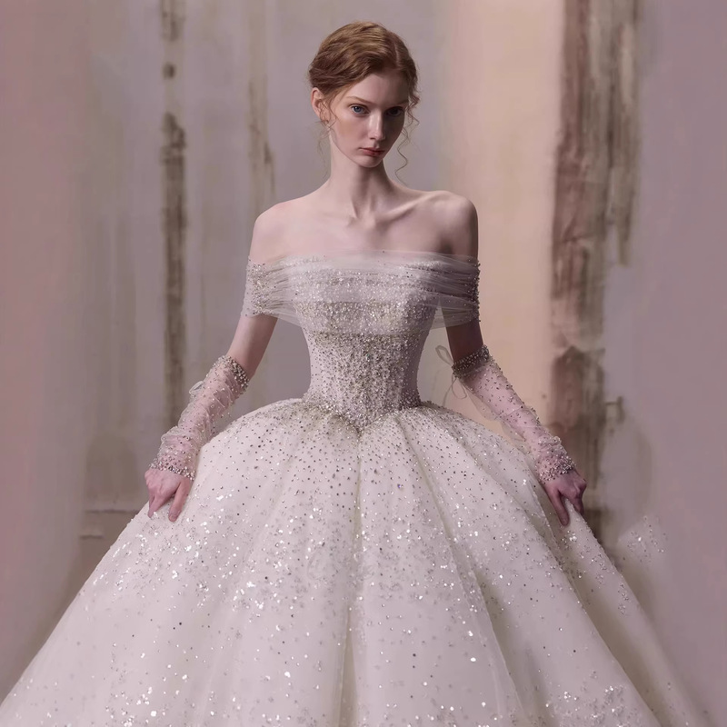 Off-Shoulder Wedding Dress 2026 New Model with Sparkling Rhinestones, Luxurious and Sophisticated Craftsmanship, High-Quality Texture, Petite Size, with a Train, Bridal Tulle Main Dress