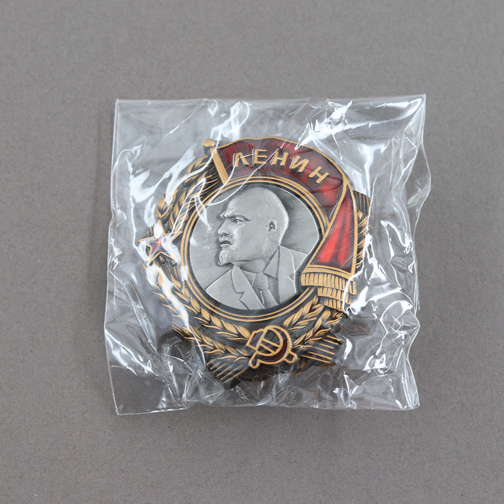 Replica of the Soviet Lenin Medal, Vintage Distressed Craftsmanship, Enamel-Painted Commemorative Badge, Collectible Accessory Pin