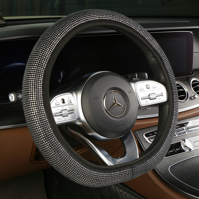 車のハンドルカバーにドリルの弾力性があります。|undefined
