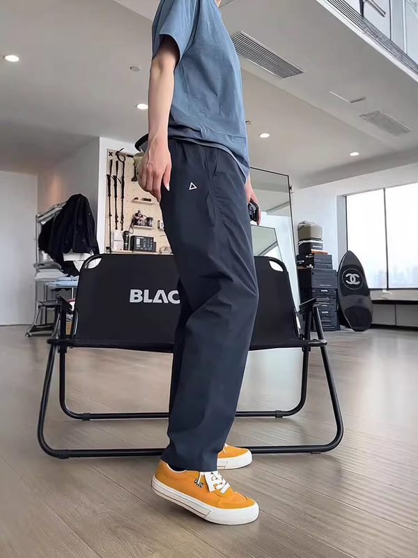 Men's Spring and Autumn New Japanese Retro Fleece-Lined Cargo Pants, Loose Straight Tapered Casual Pants