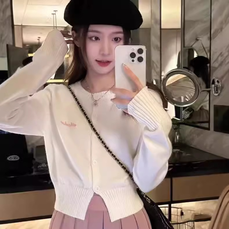 秋冬新款气质百搭上衣女文艺女青年圆领字母刺绣长袖针织开衫女装