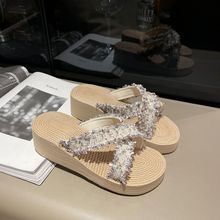 时尚耐磨沙滩鞋网红防滑凉拖鞋女2025夏季新款人字拖女士中跟外穿