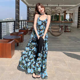 海边度假蓝色碎花吊带连衣裙女2025春夏针织衫气质雪纺沙滩裙套装