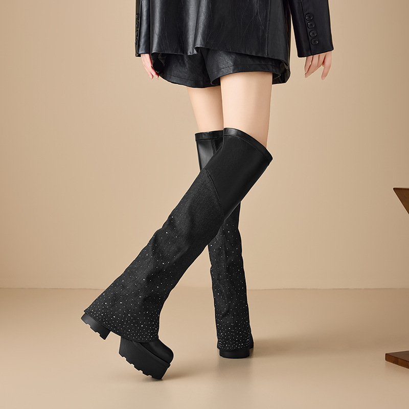 Boot nữ cổ cao quá gối đế dày 12 cm mũi tròn chất nhung đen đính đá dài — nhung đen