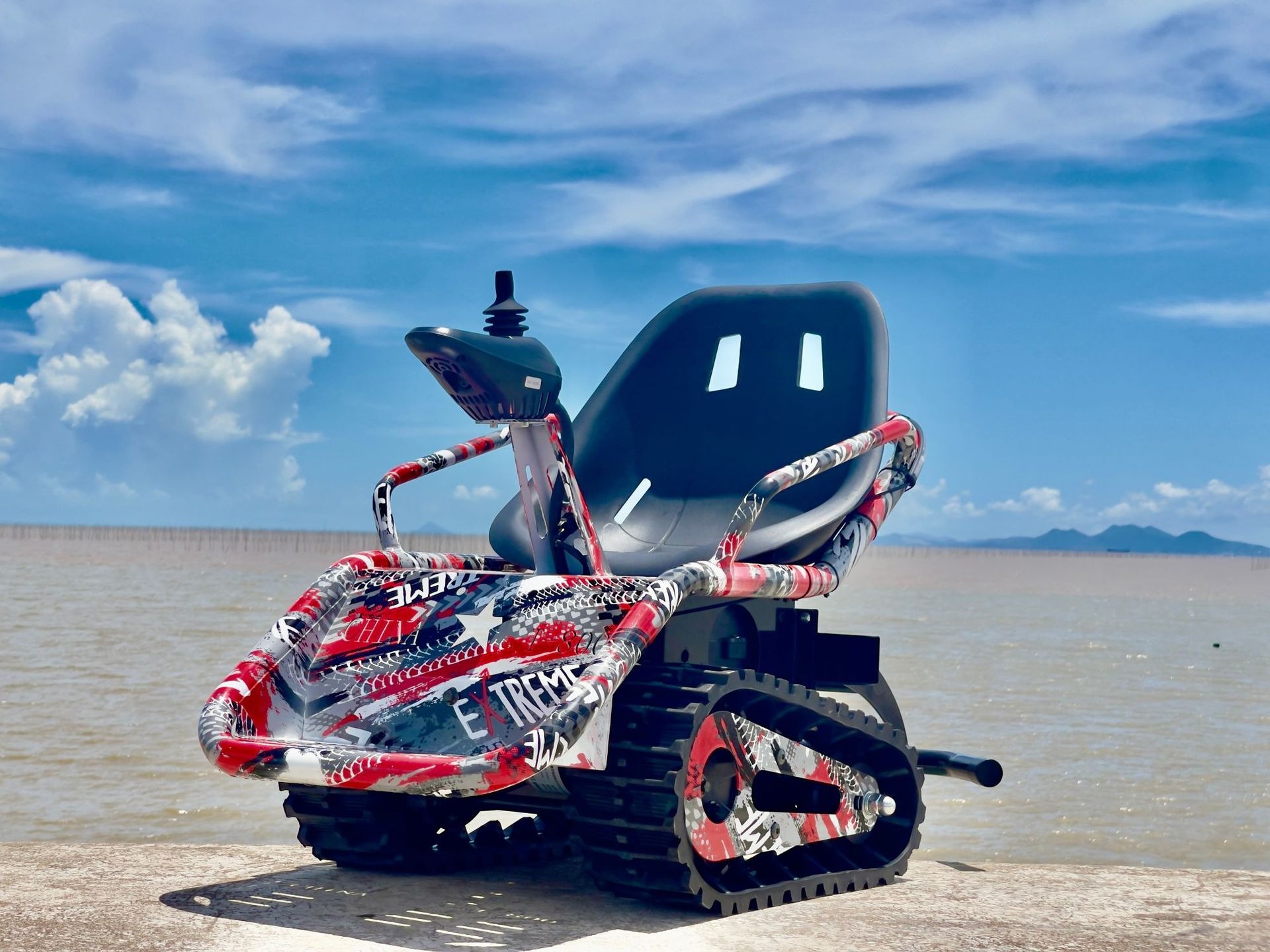 Children's Electric Tracked Beach Vehicle, All-Terrain Tracked Go-Kart, Upgraded Anti-Tip Tracked Tank Vehicle