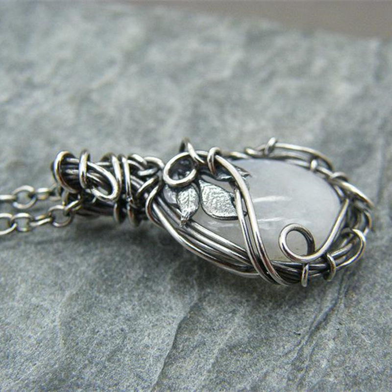13g Weight Pendant Jewelry Making Type Pendant Necklace, Necklace Classification Alloy Chain Material 1 Piece Quantity Holiday, Street Occasion Alloy, Moonstone Material Color Block Pattern Women's, Unisex Gender Plating Design Retro Style Retro Color Block Alloy Moonstone Pendant Necklaces Wholesale 8