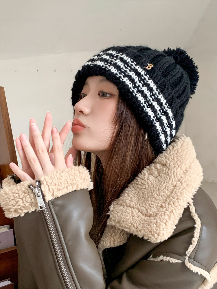 Women's Basic Solid Color Eaveless Wool Cap display picture 7