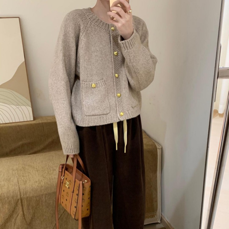 2024 otoño nuevo estilo coreano pequeño estilo de moda suéter de botón de oro cardigan temperamento dulce corto abrigo de punto image 5