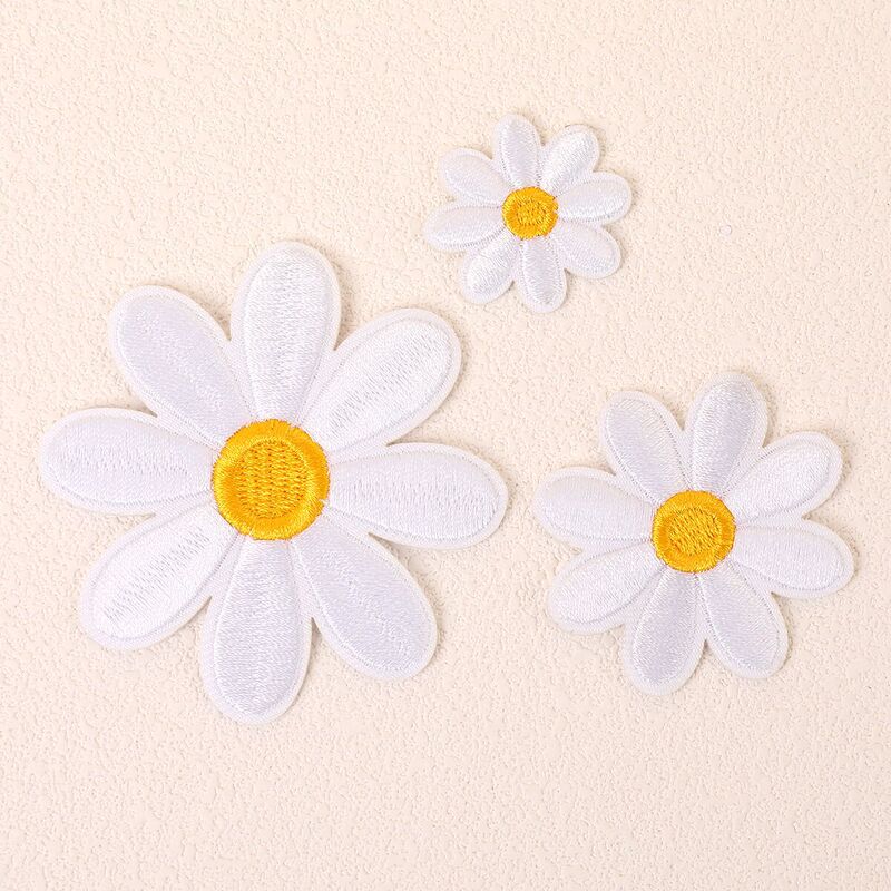 Cross-Border Hot Selling White Flower Daisy Embroider Cloth Stickers Luggage Accessories Ironing Sewing DIY Handmade Stickers Factory