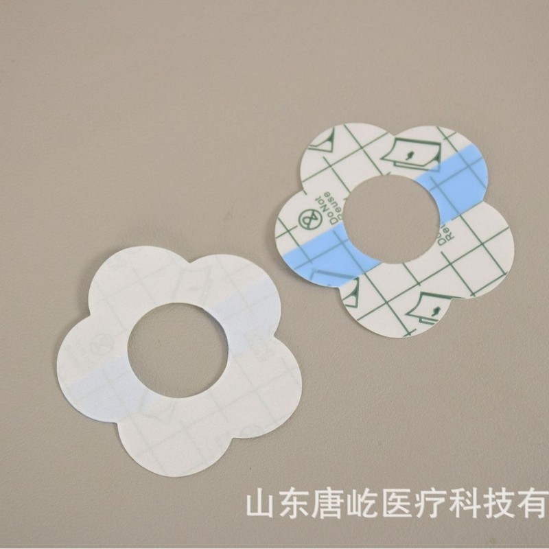 灸pu膜透皮風呂包帯は柔らかい肌に見えない透明な臍のツボの三九空白を貼り付けます。|undefined