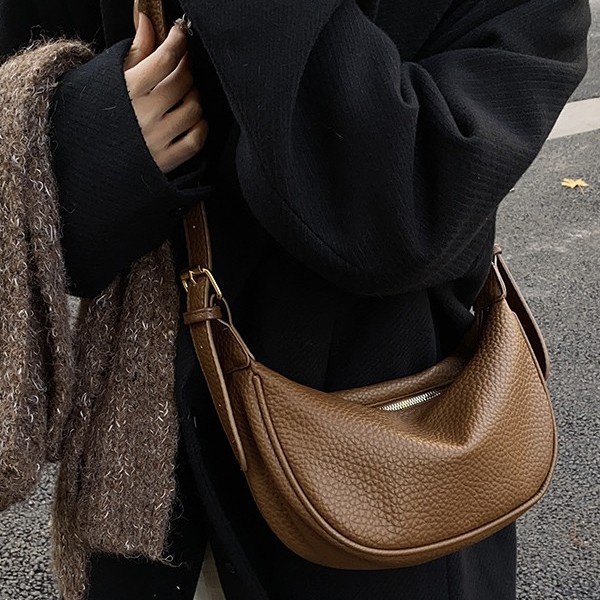 Bolsos retro bolsos nuevos bolsos de albóndigas de moda para mujeres bolsos ligeros bolsos de hombro bolsos de axilas simples hombro cruzado invierno