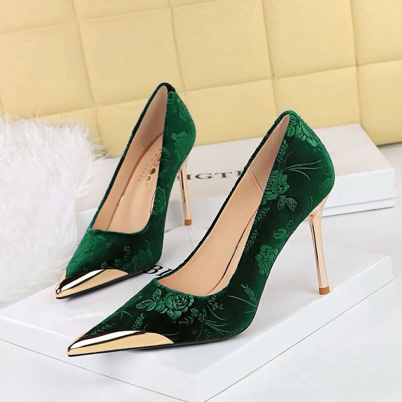 3739-20 European and American Style Banquet High-Heeled Shoes for Women, Xishi Suede Flower Embossed Metal Pointed-Toe High-Heeled Shoes