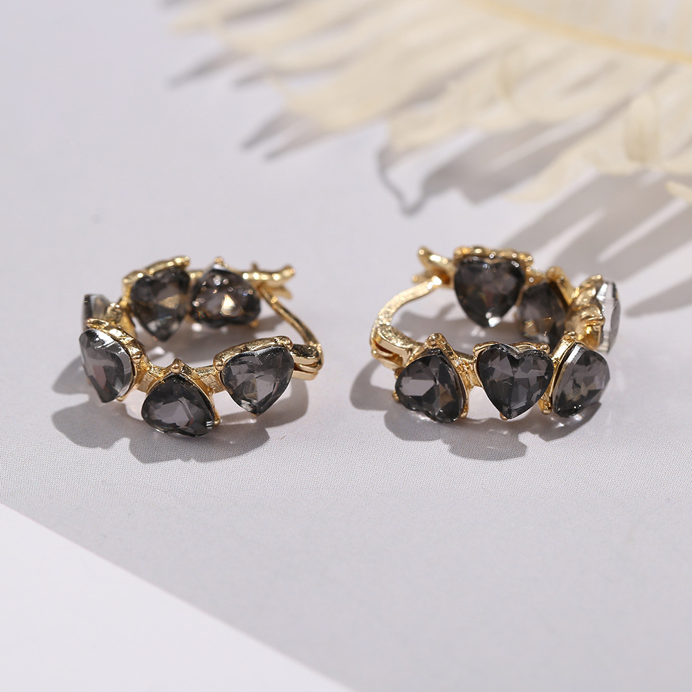 South Korea Temperament Niche Fashion Black Heart Ear Ring Peach Heart Earrings Vintage Black Diamond Sweet Love Circle Ear Buckle