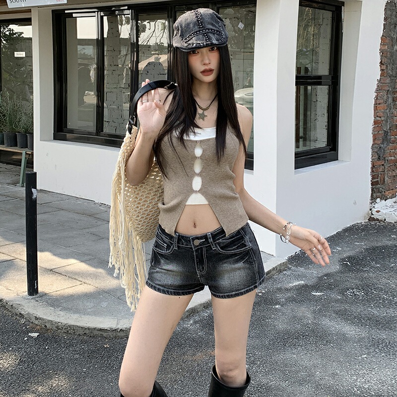 Vintage-Style Black and Gray Washed Denim Shorts, Low-Waisted, Hip-Hugging, A-Line, Leg-Lengthening, Versatile Hot Pants