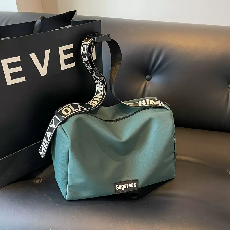 休闲大容量单肩包女包跨境新款ins潮搭枕头包轻便户外运动斜挎包