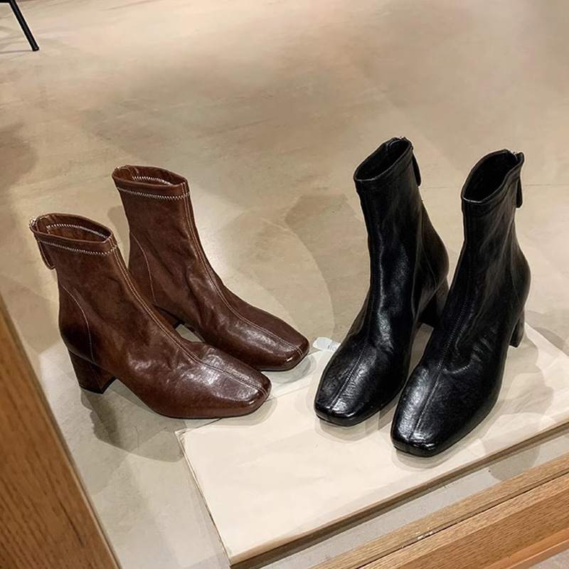 Nuevas botas cortas de otoño e invierno para mujer, estilo francés, con punta cuadrada pequeña, de cuero de caballo texturizado y desgastado, con tacón grueso, versátiles y que estilizan la figura.