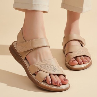 Soft Leather Tendon Soft Sole 2025 Summer New Flats Low Heel Comfortable Fashionable Versatile Outer Wear Sandals for Mothers