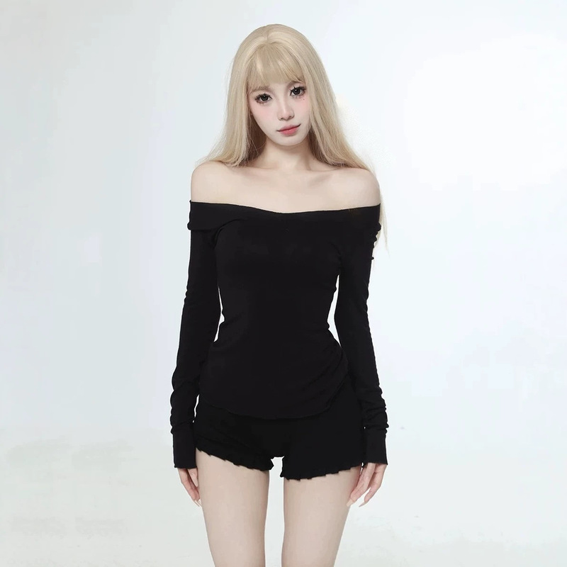 Sweet and Spicy Simple High-End U-Neck Slimming Long-Sleeve Top and Fashionable Casual Versatile Wavy Pleated Shorts Set