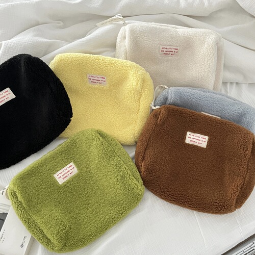 New Arrival Fleece Makeup Bag in Instagram Style, Girly Design, High-Quality Appearance, Large Capacity, & Portable Travel Organizer—Perfect as a Clutch!