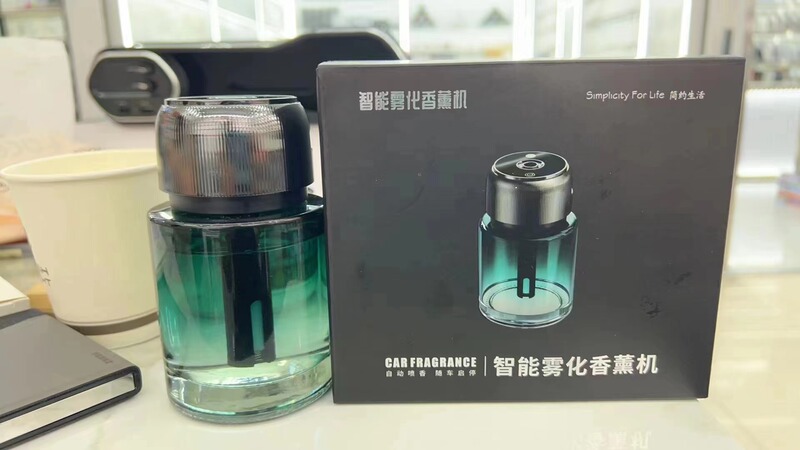車載アロマ 新型車用香水 車内装飾品 自動噴霧機 霧景観賞 スマートフレグランス|undefined