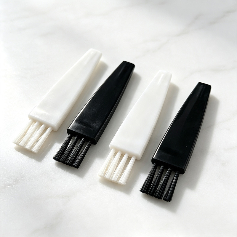Plastic cleaning brush accessory, mini nylon dust removal brush, small brush for razors, keyboards, and small electrical appliances Plastic cleaning brush accessory, mini nylon dust removal brush, small brush for razors, keyboards, and small electrical appliances