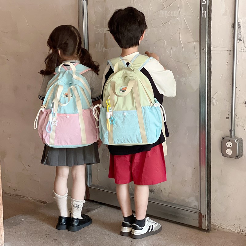 Mochila de color de contraste de moda para niños y niñas, mochila escolar de escuela primaria de gran capacidad, mochila de viaje para niños ligera y casual