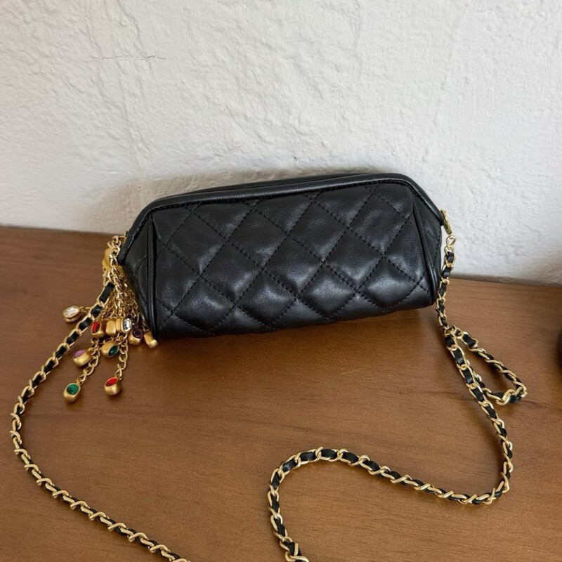 Sheepskin quilted chain bag for women, beaded clutch bag, vintage style, Chanel-inspired mini crossbody bag, phone bag Sheepskin quilted chain bag for women, beaded clutch bag, vintage style, Chanel-inspired mini crossbody bag, phone bag