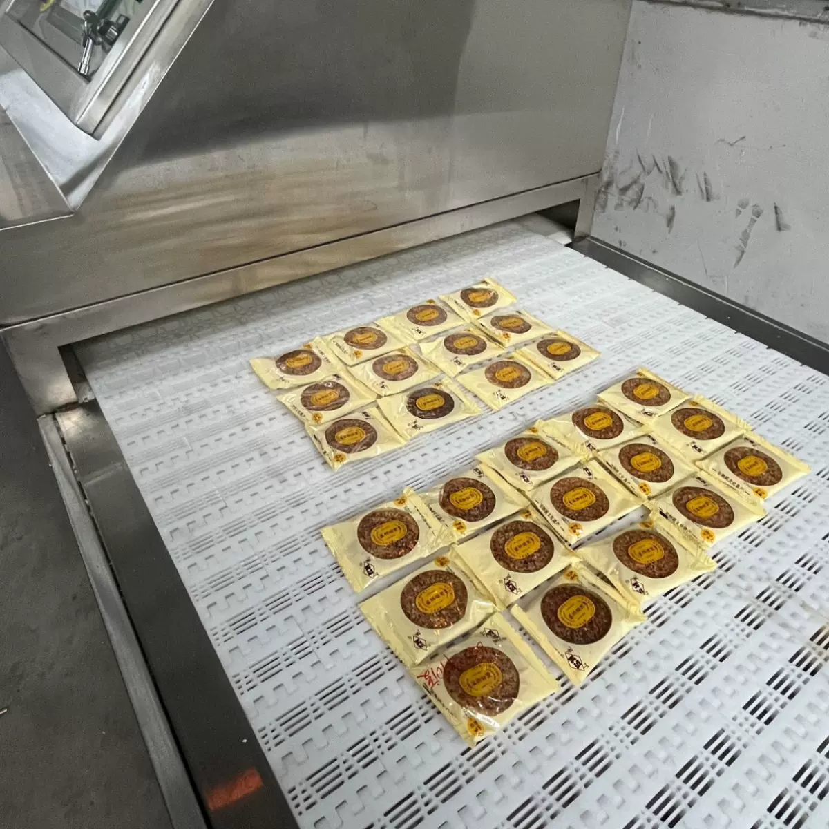 科尔椒盐麻饼微波灭菌设备 袋装食品微波杀菌机