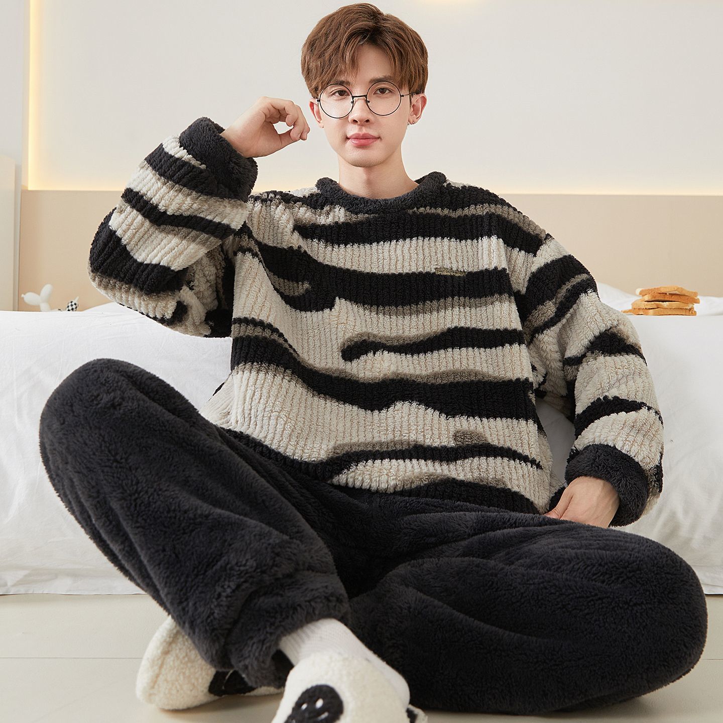 Men's Pajamas Coral Fleece Autumn and Winter Plus Size 125kg Thickened Warm Flannel Homewear Set