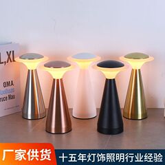 クロスボーダーメタルクリエイティブ小型テーブルランプモダンシンプルな寝室充電式テーブルランプタッチ可能な鉄製ベッドサイドランプ雰囲気ランプ