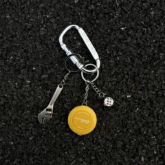 D型巻き定規Cleanfitキーは腰の間にレンチを飾っています。