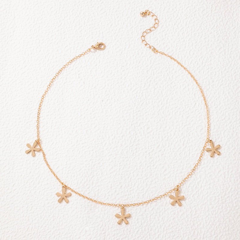 Simple Golden Flower Geometric Alloy Necklace display picture 2