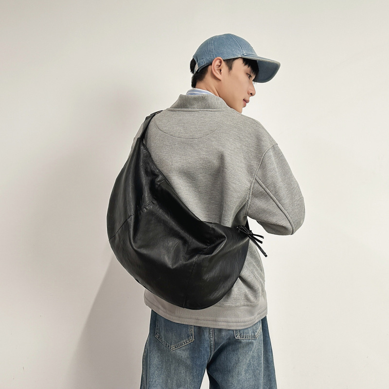 Men's Crossbody Bag Street Versatile Large-Capacity Dumpling Bag Ins Style Couple Casual Shoulder Bag College Student Bag Men's Crossbody Bag Street Versatile Large-Capacity Dumpling Bag Ins Style Couple Casual Shoulder Bag College Student Bag