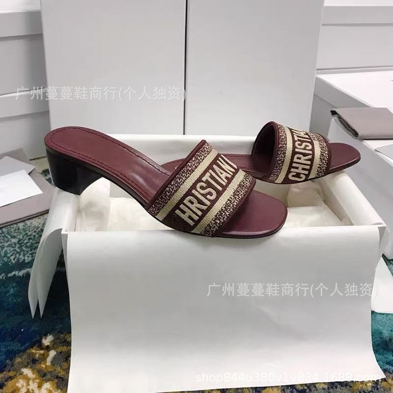 Xiaoxiangfeng 2025 新しい刺繍入り D ファミリーレターハイヒールスリッパ女性の夏のアウターウェア厚いヒール疲れないフリップフロップ|undefined
