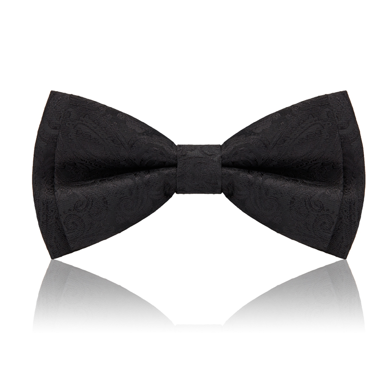 검은색 캐슈넛 탑과 긴 나비넥타이