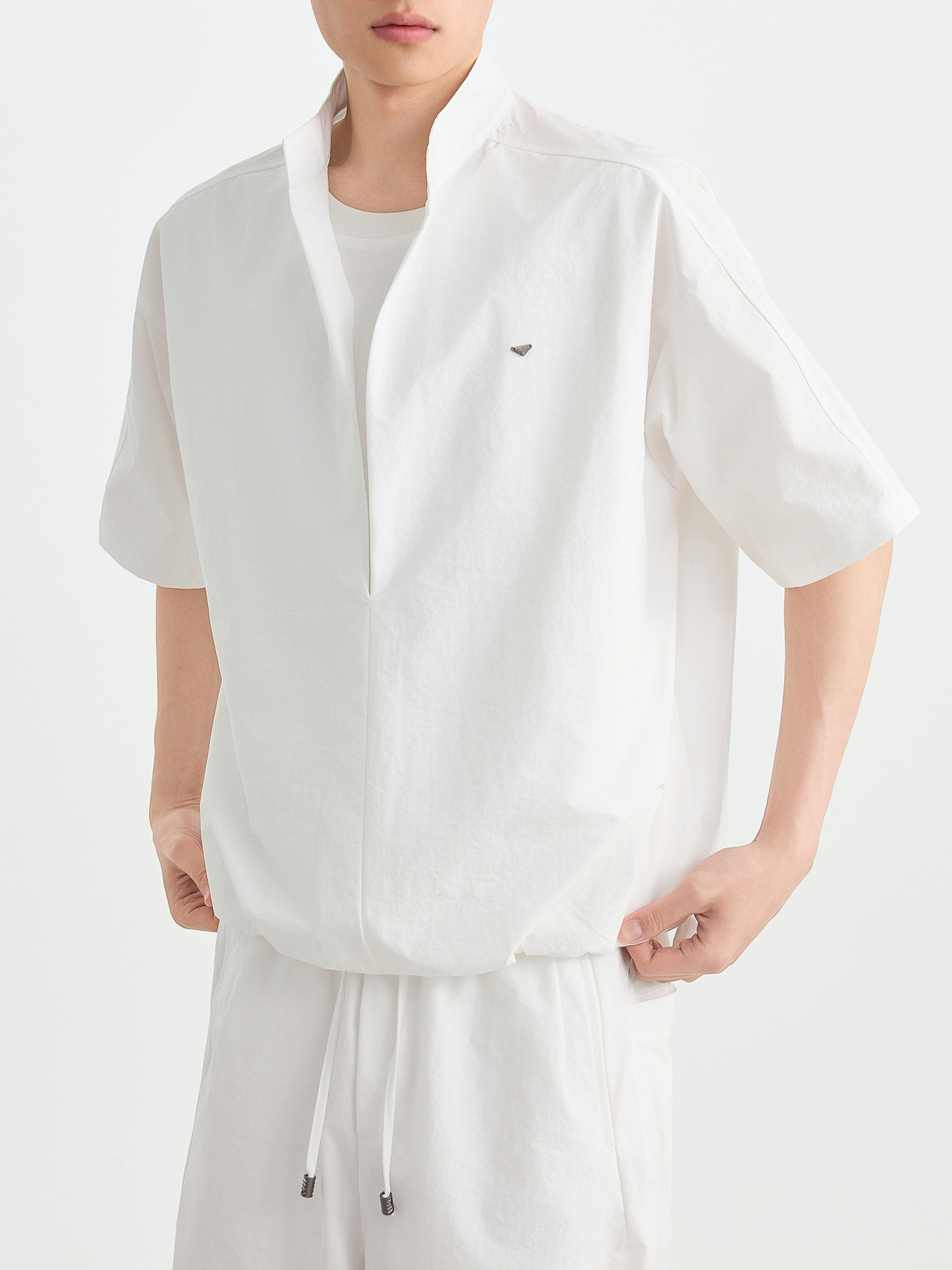 Bộ đồ thể thao nam 2 mảnh áo sơ mi cổ đứng không nút phối quần short — Quần Short Màu Xanh Đen (91680)