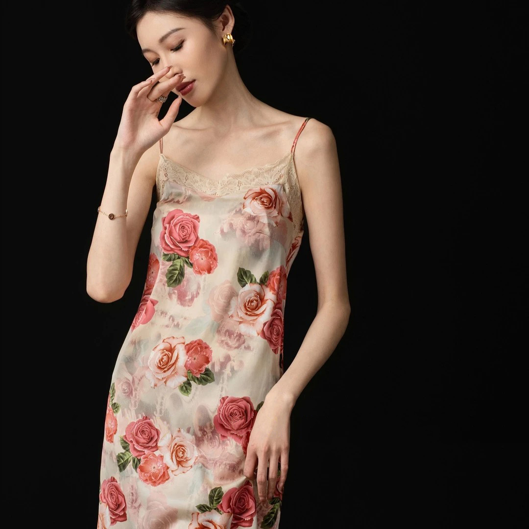 Cross-Border 2025 New Suspender Nightgown Ice and Snow Silk Summer Sexy Lace Dress with Breast Pads Home Wear