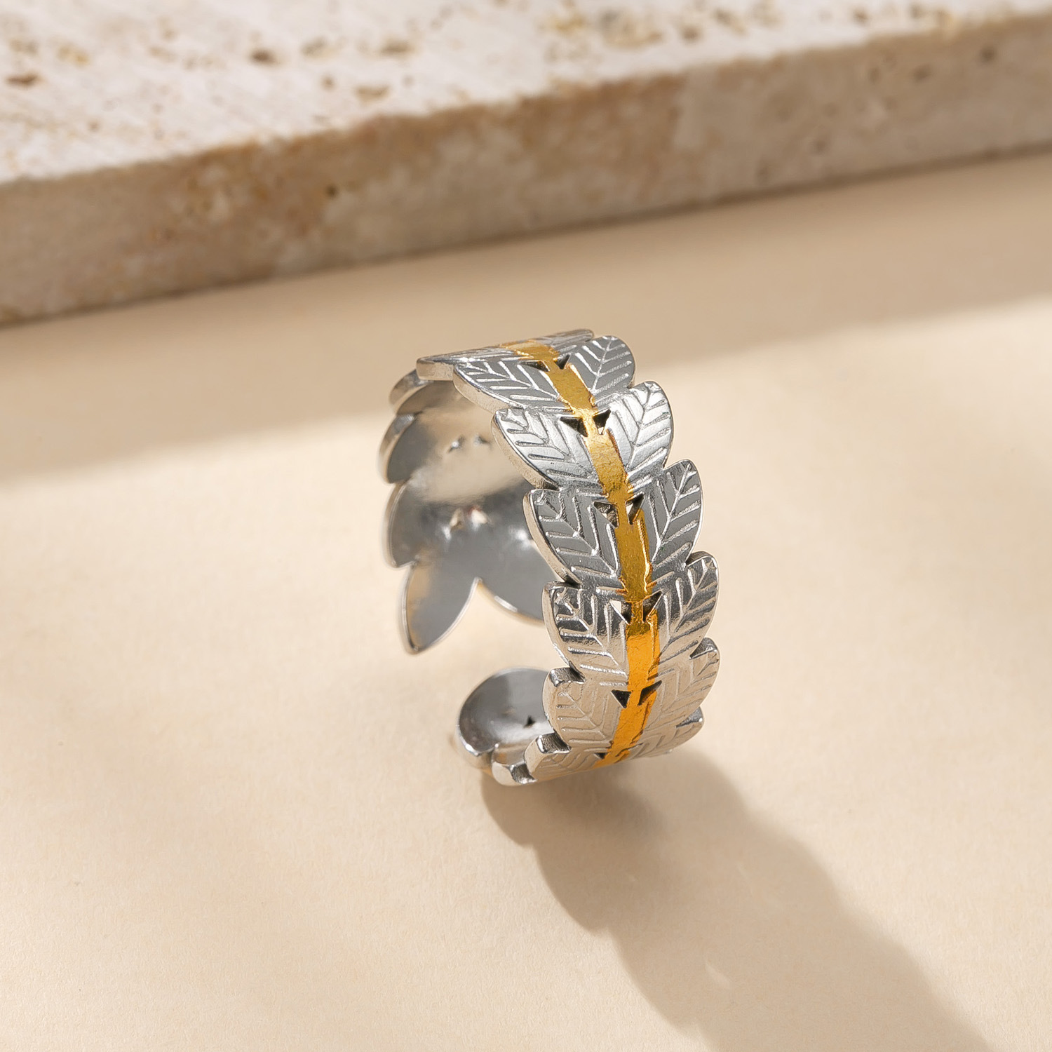 Nuevo estilo transfronterizo joyería de acero de titanio anillo abierto de oro chapado de alta calidad 18k presión de aceite color hojas anillo de acero inoxidable