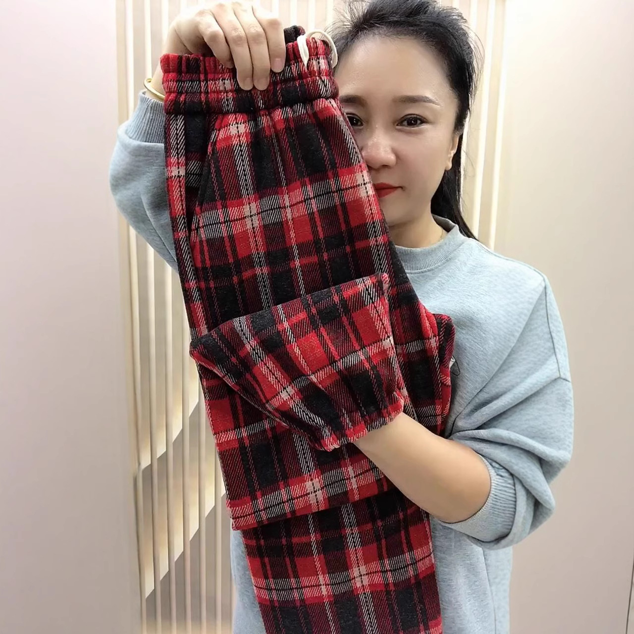 국경 간 도매 기모 두꺼운 다리 격자 무늬 바지 여성용 겨울 새 모직 다리 바지 슬리밍 캐주얼 할린 바지