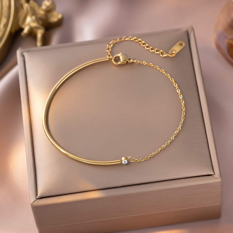 Exquisite Super Flash Half Bracelet Single Diamond Titanium Steel Bracelet for Girls Light Luxury Niche 18k Gold New Simple Bracelet Without Falling