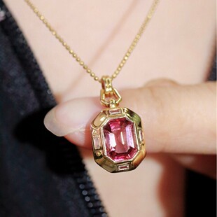 Fubei Diamond Jewelry 18K Gold Inlaid Natural Tourmaline Pendant Gold Weight 1.326 Grams Main Stone 1.57 Carat Jewelry