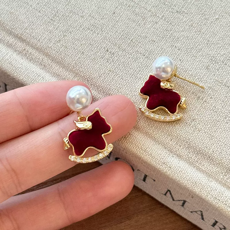 18k真金电镀银针植绒小马珍珠耳钉轻奢高级感耳环本命年红色耳饰